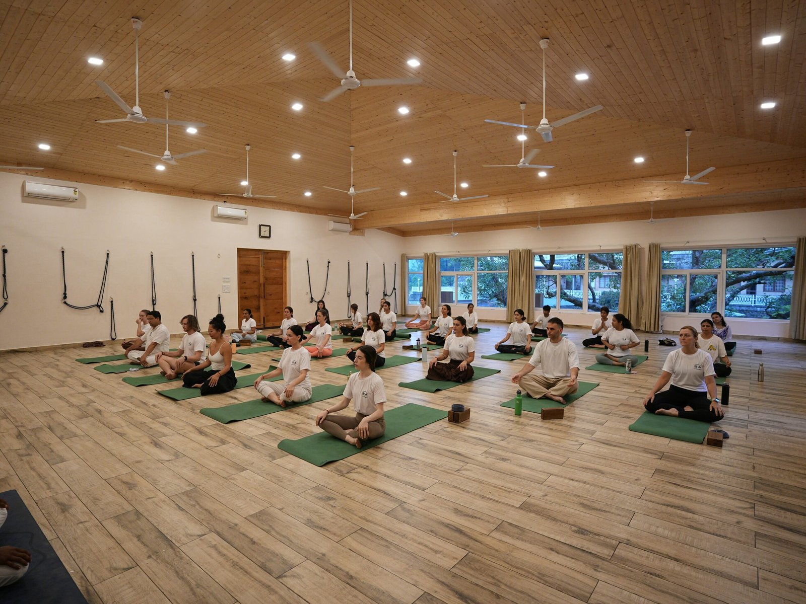 abhayaranya-yoga-ashram-NlNYWD3ONXc-unsplash